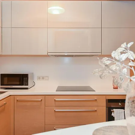 Birute Le Grande 3 Bedrooms *