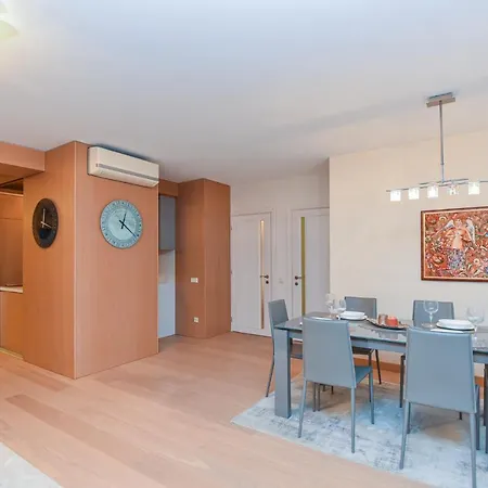 Birute Le Grande 3 Bedrooms Lejlighed