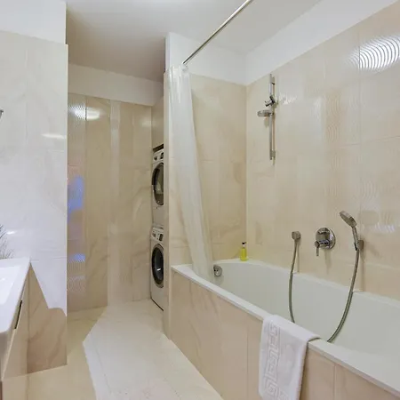 Birute Le Grande 3 Bedrooms Апартаменты *