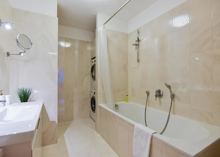 Birute Le Grande 3 Bedrooms דירה *