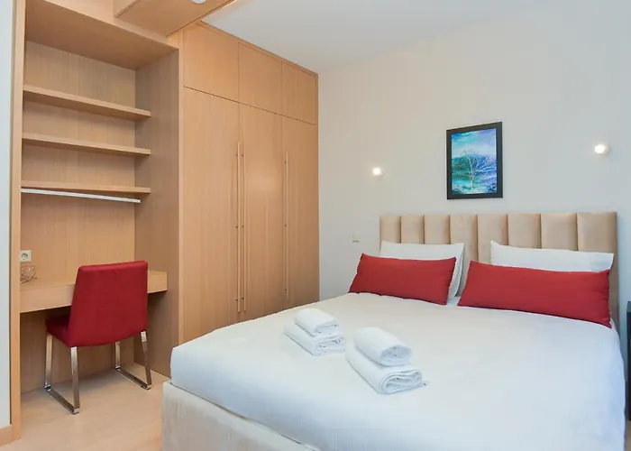 Birute Le Grande 3 Bedrooms *